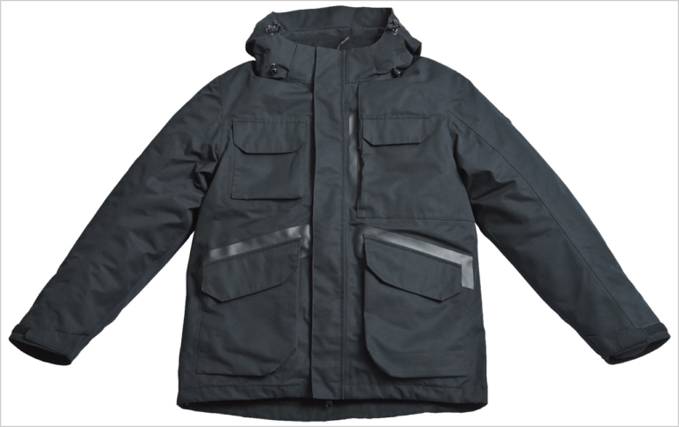 2021-2022秋冬ライディングウェアカタログ|カワサキ 防炎マウンテンパーカー|’21-’22秋冬ライディングウェアカタログ〈カワサキ〉さりげなく”Kawasaki”をアピール