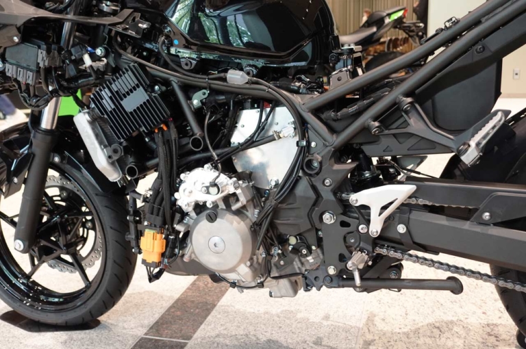 カワサキモータース|ハイブリッド車|エンジン モーター|脱炭素からネオクラシックまで全部ヤル! 新生カワサキモータースの大戦略