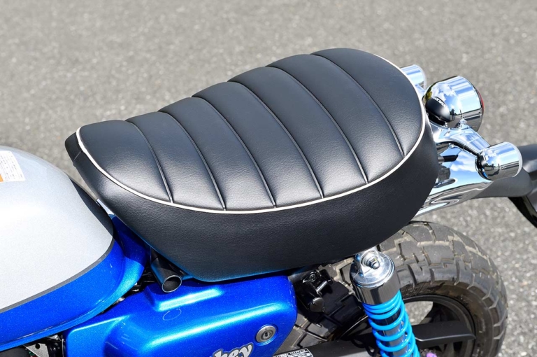 '22? ホンダST125ダックス|予想モデル|シート|モンキーとの差別化だっ! 復活ダックスは5速MTでキマリと思いきや、4速クラッチレス説浮上!?〈YM未来予想〉