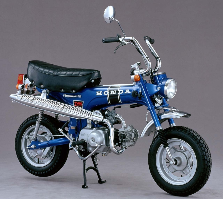 '69 ダックスホンダST50エクスポート|モンキーとの差別化だっ! 復活ダックスは5速MTでキマリと思いきや、4速クラッチレス説浮上!?〈YM未来予想〉