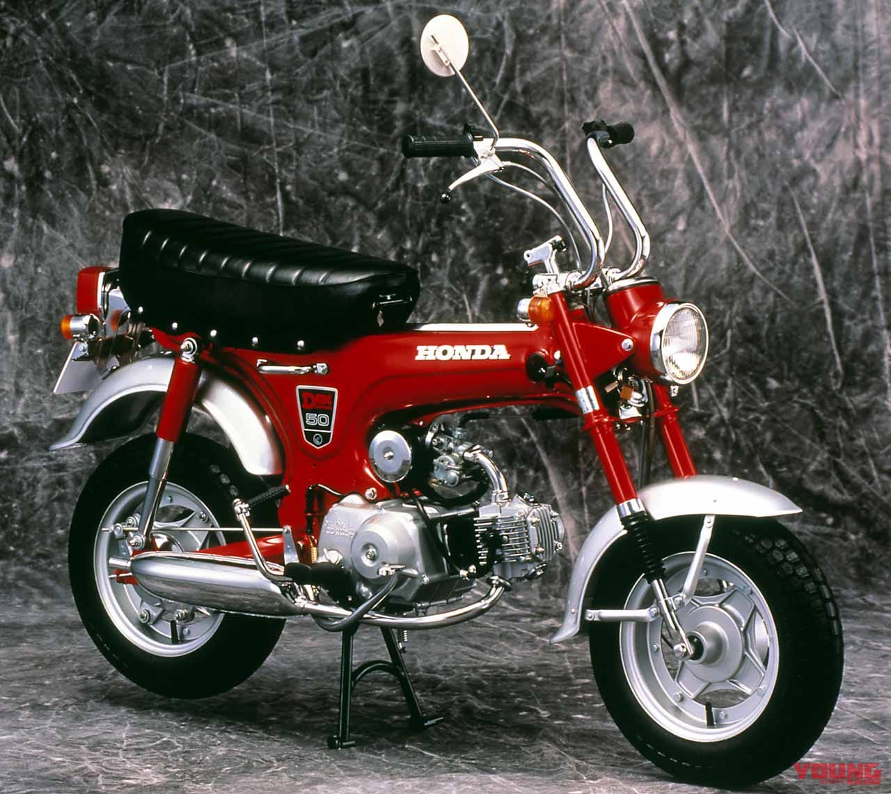 '69 ダックスホンダST50|モンキーとの差別化だっ! 復活ダックスは5速MTでキマリと思いきや、4速クラッチレス説浮上!?〈YM未来予想〉