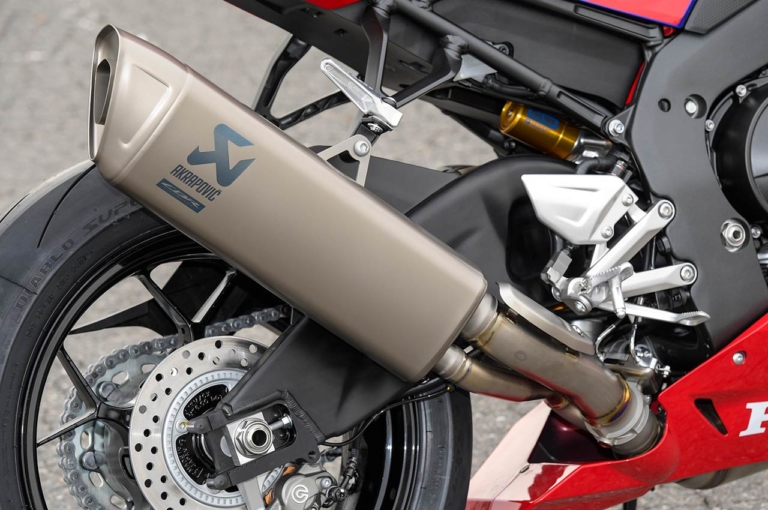 ホンダCBR1000RR-Rファイアーブレード|マフラー|CBR1000RR-Rに初代の白トリコロールが来る?!〈YM未来予想:ホンダCBR-RRシリーズ30周年記念モデル〉