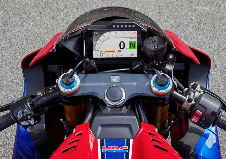 '20ホンダCBR1000RR-Rファイアーブレード|コックピット|CBR1000RR-Rに初代の白トリコロールが来る?!〈YM未来予想:ホンダCBR-RRシリーズ30周年記念モデル〉