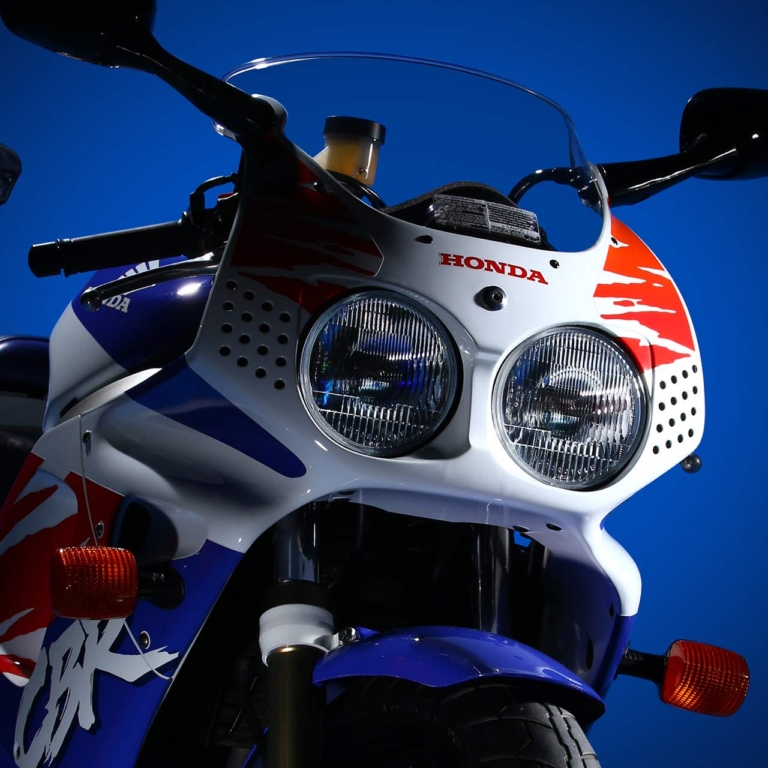 '92ホンダCBR1000RRファイアーブレード|CBR1000RR-Rに初代の白トリコロールが来る?!〈YM未来予想:ホンダCBR-RRシリーズ30周年記念モデル〉