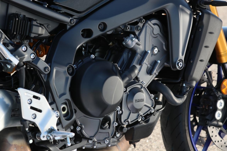 ヤマハ MT-09 SP|エンジン|ヤマハMT-09 SP試乗インプレッション【より熱く濃く! 官能的な異色作】