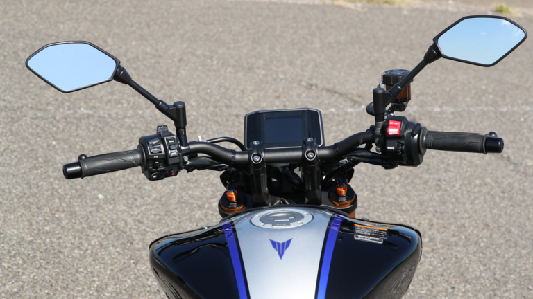 ヤマハ MT-09 SP|ハンドル|ヤマハMT-09 SP試乗インプレッション【より熱く濃く! 官能的な異色作】