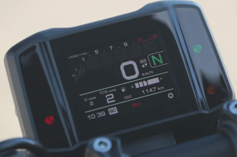 ヤマハ MT-09 SP|メーター|ヤマハMT-09 SP試乗インプレッション【より熱く濃く! 官能的な異色作】