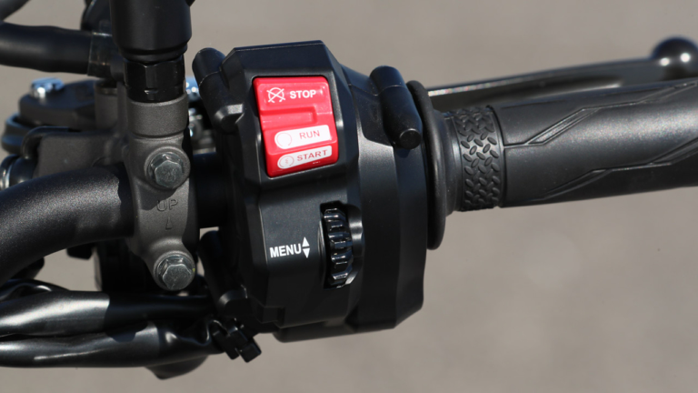 ヤマハ MT-09 SP|グリップまわり|ヤマハMT-09 SP試乗インプレッション【より熱く濃く! 官能的な異色作】