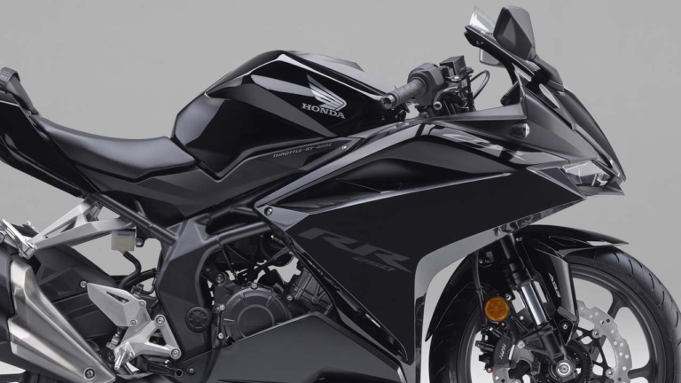 艶ブラック登場！ ホンダ「CBR250RR」2022年型ニューカラーが1月20日 