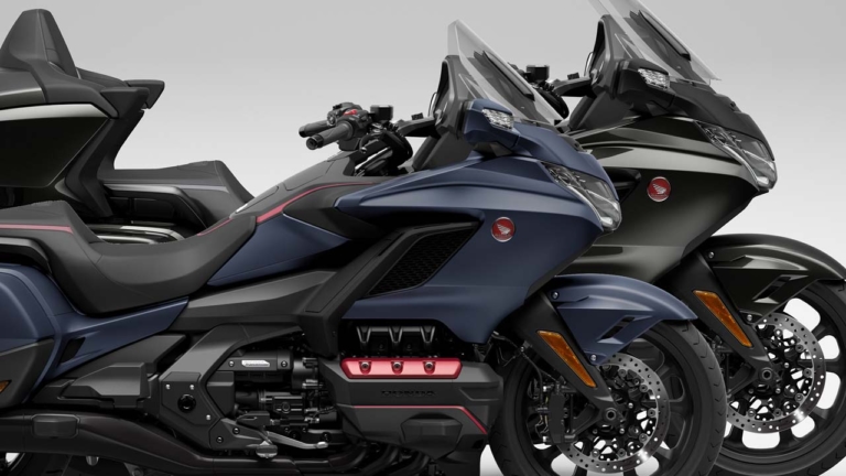 ホンダ「ゴールドウイング」に新色登場! 上質なマットブルーと重厚なブラック