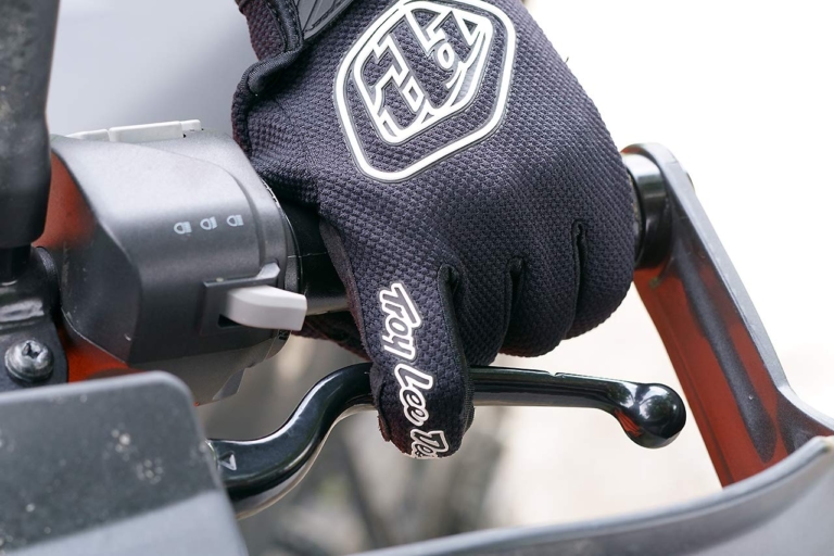 KTM 250アドベンチャー|KTM390アドベンチャー|クラッチ|KTM 250/390アドベンチャー試乗比較【林道ツーリングで見えた2台の個性】