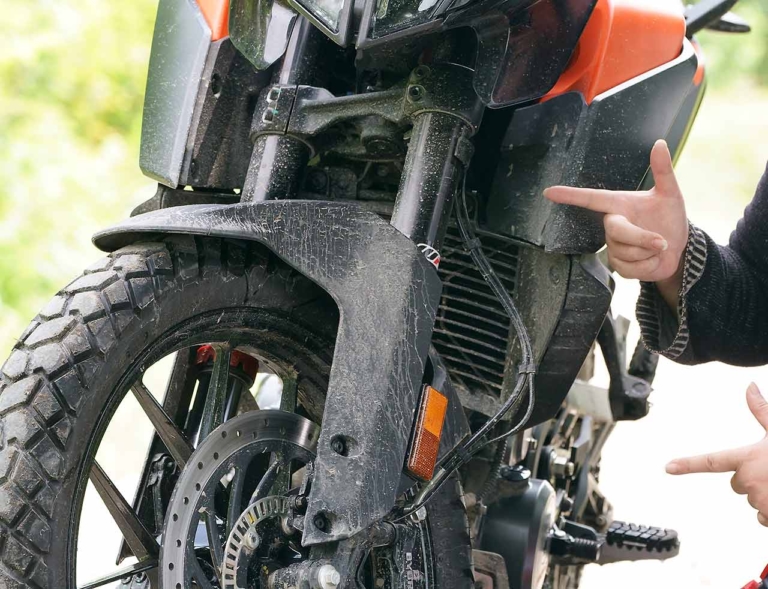 KTM390アドベンチャー|サスペンション|KTM 250/390アドベンチャー試乗比較【林道ツーリングで見えた2台の個性】