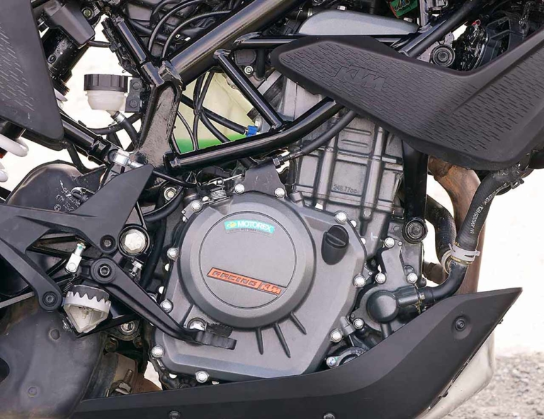 KTM250アドベンチャー|エンジン|KTM 250/390アドベンチャー試乗比較【林道ツーリングで見えた2台の個性】