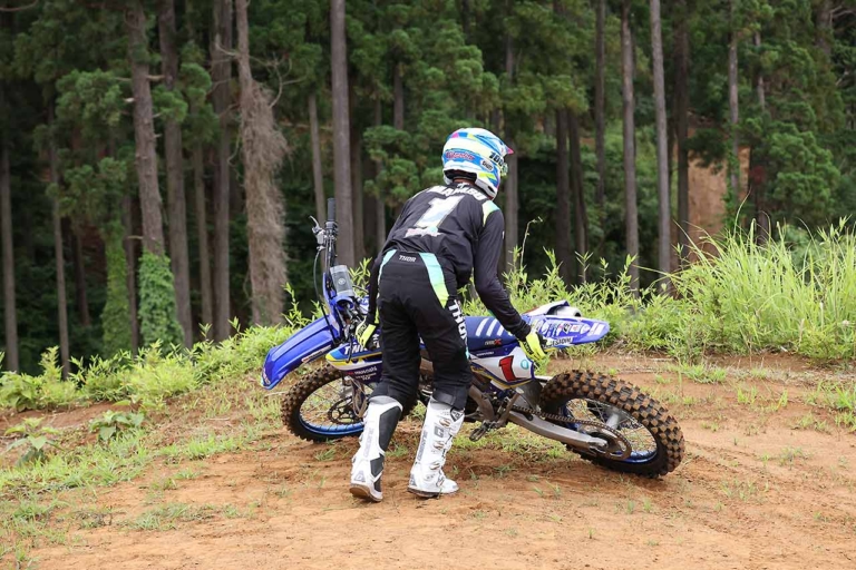 オフロードマシン|リカバリー|起こし方|転倒時に無理せず楽にマシンを起こす方法〈渡辺学のオフロードライディング指南〉