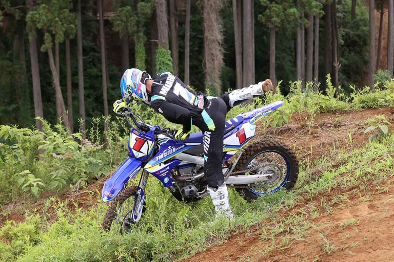 オフロードマシン|リカバリー|起こし方|転倒時に無理せず楽にマシンを起こす方法〈渡辺学のオフロードライディング指南〉