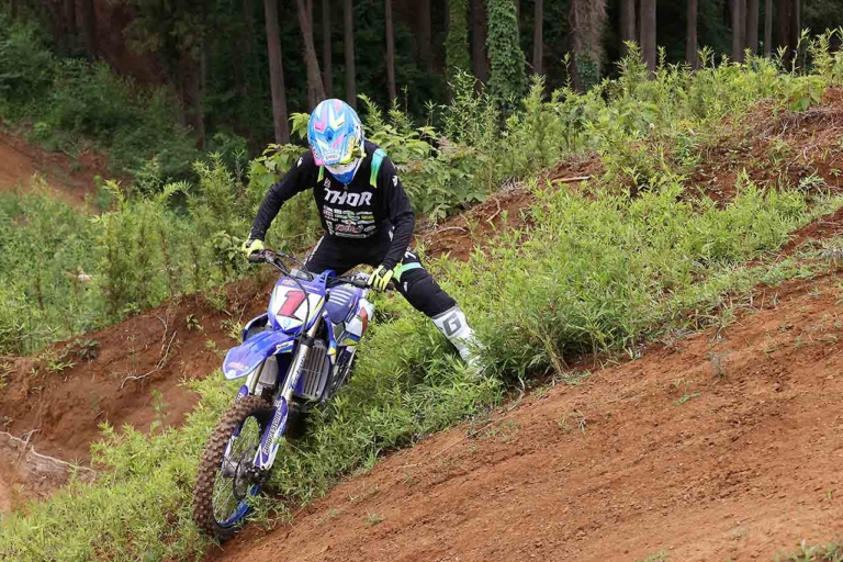 オフロードマシン|リカバリー|起こし|転倒時に無理せず楽にマシンを起こす方法〈渡辺学のオフロードライディング指南〉