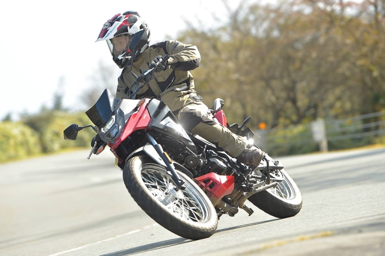 SYM NH T125|試乗|舗装路|SYMの原付二種アドベンチャー「NH T125」をテストライド【驚きの価格/充実した装備/高い走破性】