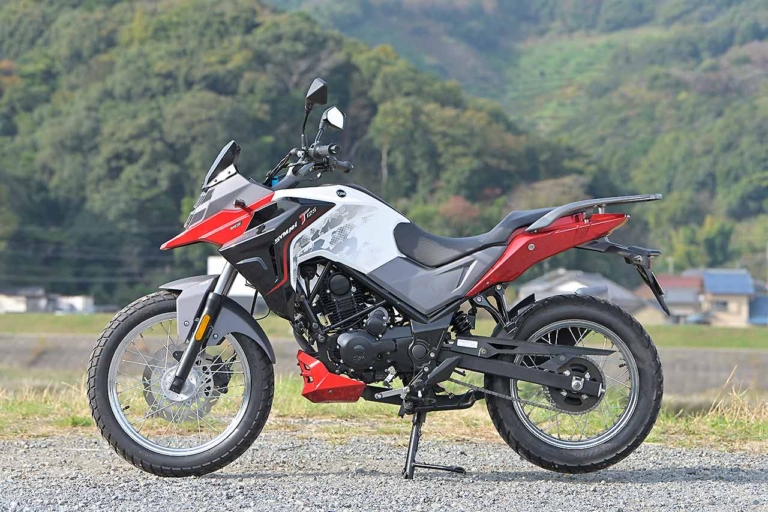 SYM NH T125|センタースタンド|カラーリング|SYMの原付二種アドベンチャー「NH T125」をテストライド【驚きの価格/充実した装備/高い走破性】