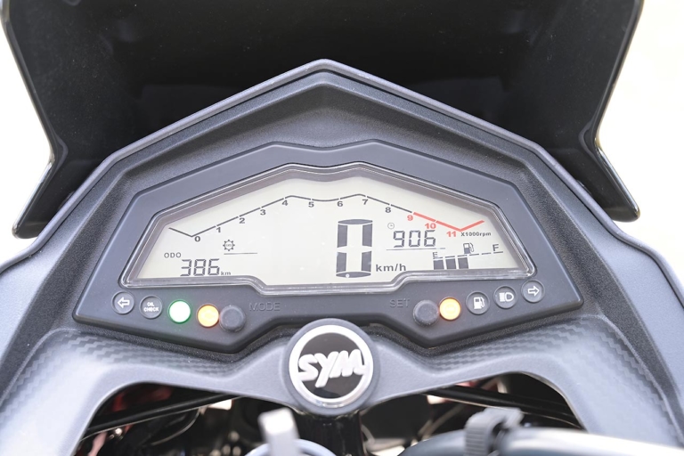 SYM NH T125|デジタルメーター|SYMの原付二種アドベンチャー「NH T125」をテストライド【驚きの価格/充実した装備/高い走破性】