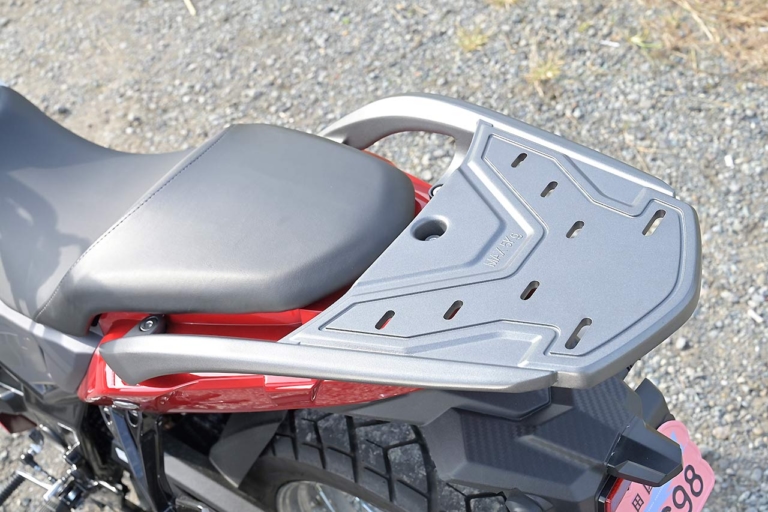 SYM NH T125|リヤキャリア|SYMの原付二種アドベンチャー「NH T125」をテストライド【驚きの価格/充実した装備/高い走破性】