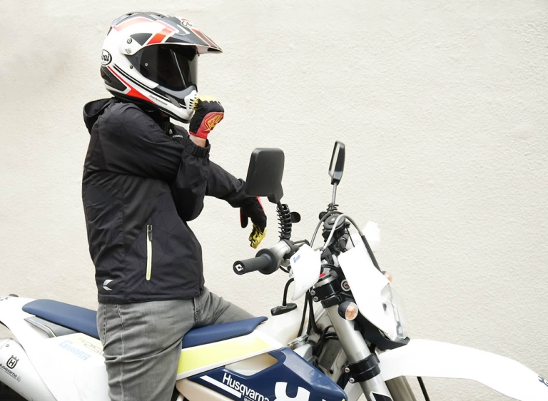 ストレッチ|セルフメンテナンス|肩・背中まわり|簡単ストレッチでツーリングの疲労回復やケガ防止を【日常生活にも効果アリのセルフ身体メンテナンス】