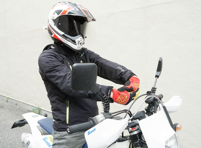 ストレッチ|セルフメンテナンス|前腕伸筋群|簡単ストレッチでツーリングの疲労回復やケガ防止を【日常生活にも効果アリのセルフ身体メンテナンス】