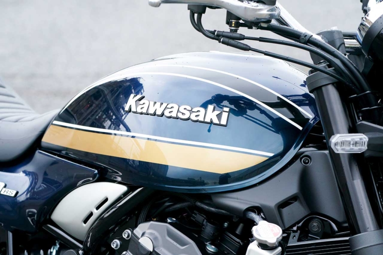 Z900RS 青玉虫 タンク|’22 カワサキZ900RS”青玉虫”を撮り下ろし!【不滅のフォルムが引き立つ美麗ブルー!!】