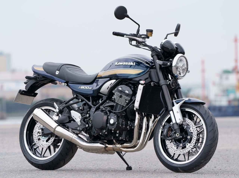 Z900RS 青玉虫 スタイリング|’22 カワサキZ900RS”青玉虫”を撮り下ろし!【不滅のフォルムが引き立つ美麗ブルー!!】