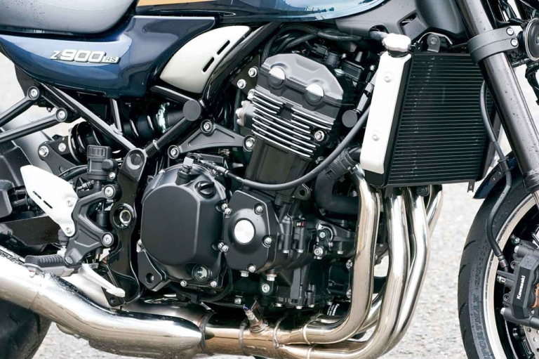 Z900RS 青玉虫 エンジン|’22 カワサキZ900RS”青玉虫”を撮り下ろし!【不滅のフォルムが引き立つ美麗ブルー!!】
