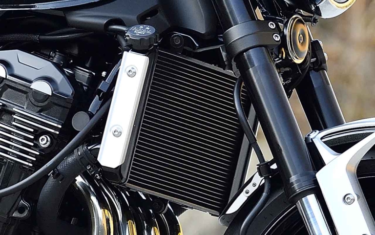 '18ラジエーター|カワサキ「Z900RS」歴代カラー大図鑑【ゼファー再降臨・2021年モデル】