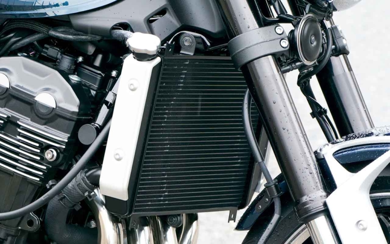 '22ラジエーター|カワサキ「Z900RS」歴代カラー大図鑑【ゼファー再降臨・2021年モデル】