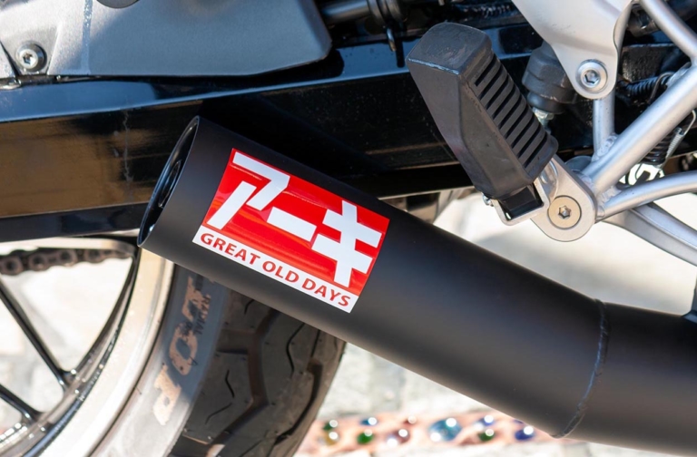 手曲げ1ピース ショート管 JMCA認証|厳選!カワサキ「Z900RS」マフラー情報局【後編】カスタムパーツの王道を総チェック!!