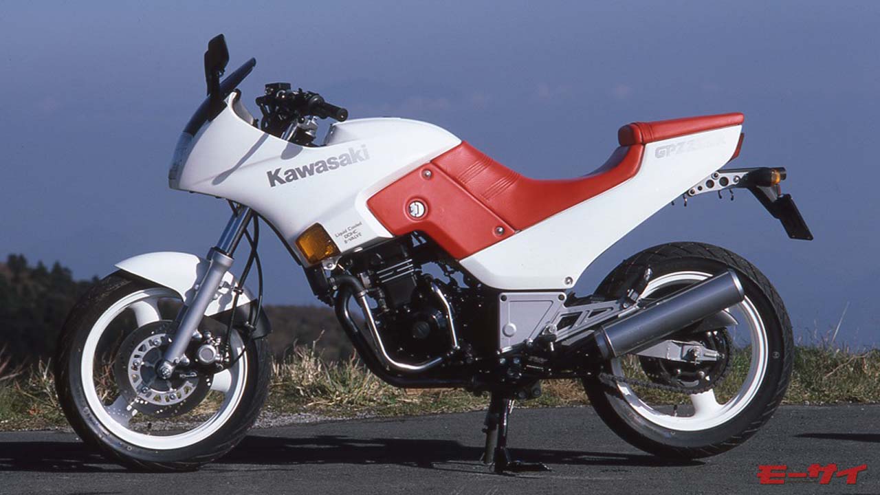 人気SALE格安カワサキバイクマガジン　99冊ゼファー、z1、z2、マッドマックス、GPZなど 趣味