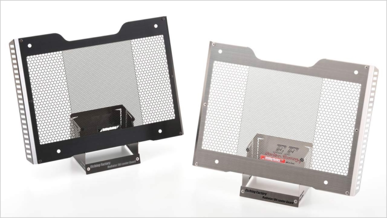 エッチングファクトリー|レブル1100/DCT用ラジエターコアガードタイプA|レブル1100のラジエターを保護するステンレス製ラジエターコアガード〈エッチングファクトリー〉