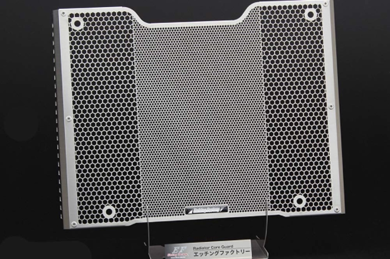 エッチングファクトリー|レブル1100/DCT用ラジエターコアガードタイプB|レブル1100のラジエターを保護するステンレス製ラジエターコアガード〈エッチングファクトリー〉