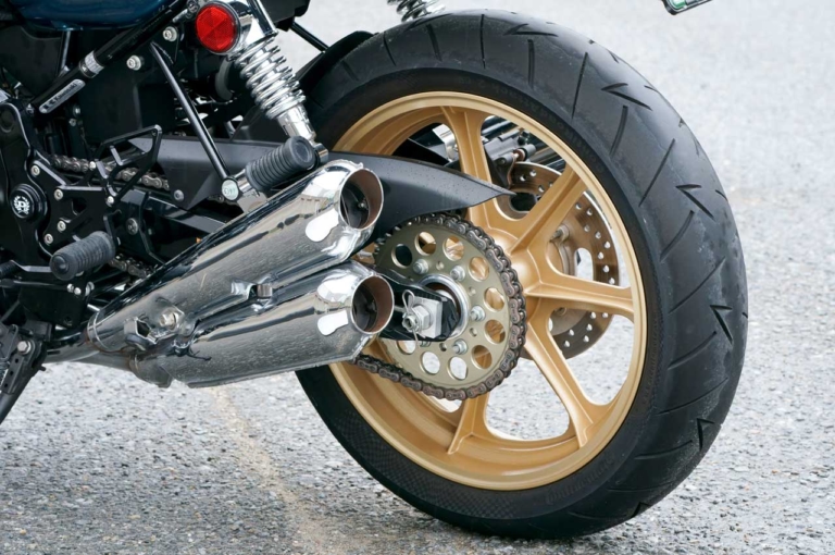 リヤホイール|ドレミコレクションに聞く:カワサキ「Z900RS」という存在【カタチで楽しむバイクの最適解!】