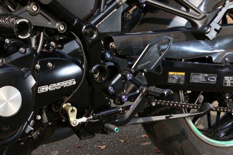 ステップキット|ストライカーに聞く:カワサキ「Z900RS」という存在【ユーザーの熱量に驚かされつつ続々開発!】