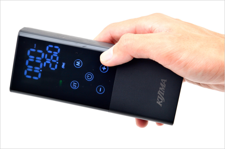 キジマ スマートエアポンプJP01|電動エアポンプ「スマートエアポンプJP01」試用インプレッション【直感的に操作可。測定値は正確だ】