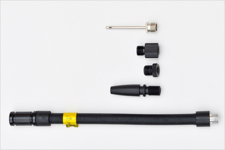 キジマ スマートエアポンプJP01|エアホース|電動エアポンプ「スマートエアポンプJP01」試用インプレッション【直感的に操作可。測定値は正確だ】