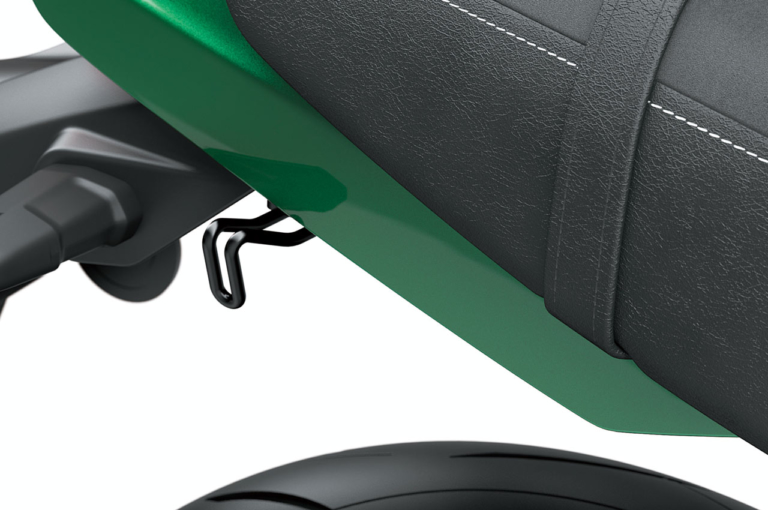 カワサキZ650RS|荷掛けフック|各機能パーツも’70年代Zスタイル再現! 新型カワサキZ650RSディテール解説〈主要装備&アクセサリー編〉