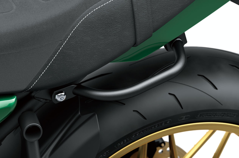カワサキZ650RS|アシストグリップ|各機能パーツも’70年代Zスタイル再現! 新型カワサキZ650RSディテール解説〈主要装備&アクセサリー編〉