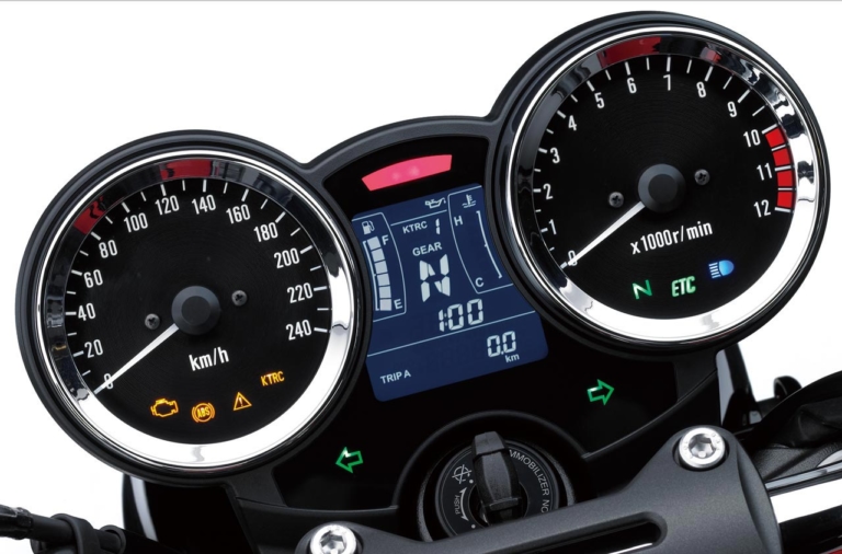 KAWASAKI Z900RS|やっぱり気になる兄弟車比較! 新型カワサキZ650RS vs Z900RS【ムッチリな兄か、スリムな弟か?!】