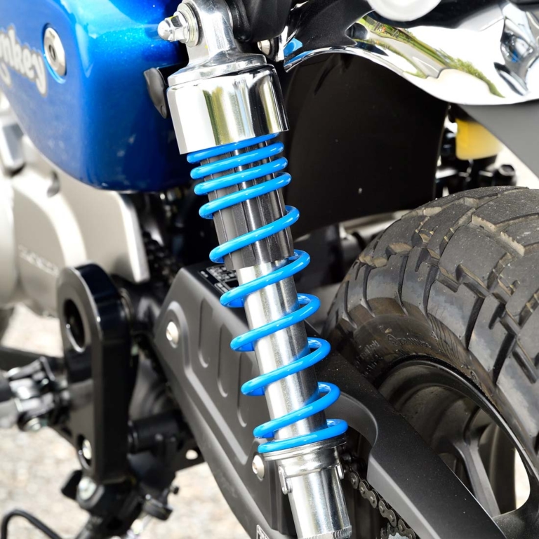 '21 ホンダ モンキー125|リヤショック|ホンダ新旧モンキー125徹底比較試乗インプレ【力強さの旧型/上質さの新型】