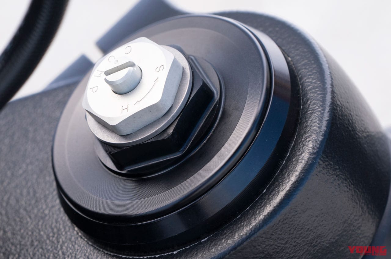 ハーレーダビッドソン スポーツスターS|サスペンション|次世代型ハーレーの実力やいかに!? 新型水冷「スポーツスターS」試乗インプレッション〈車体チェック編〉