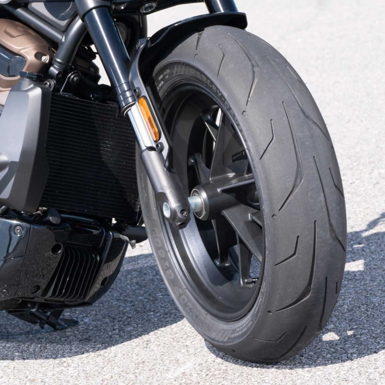 ハーレーダビッドソン スポーツスターS|フロントまわり|次世代型ハーレーの実力やいかに!? 新型水冷「スポーツスターS」試乗インプレッション〈車体チェック編〉
