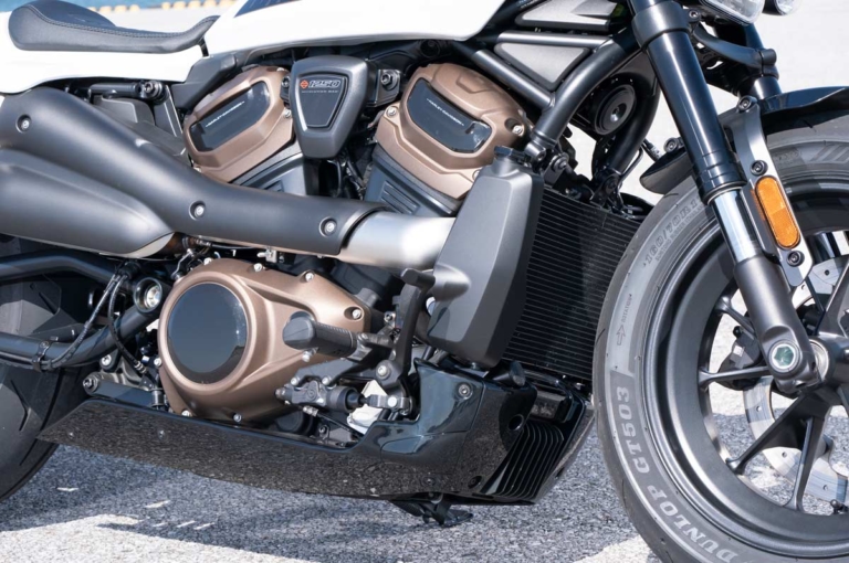 ハーレーダビッドソン スポーツスターS|エンジン|次世代型ハーレーの実力やいかに!? 新型水冷「スポーツスターS」試乗インプレッション〈車体チェック編〉