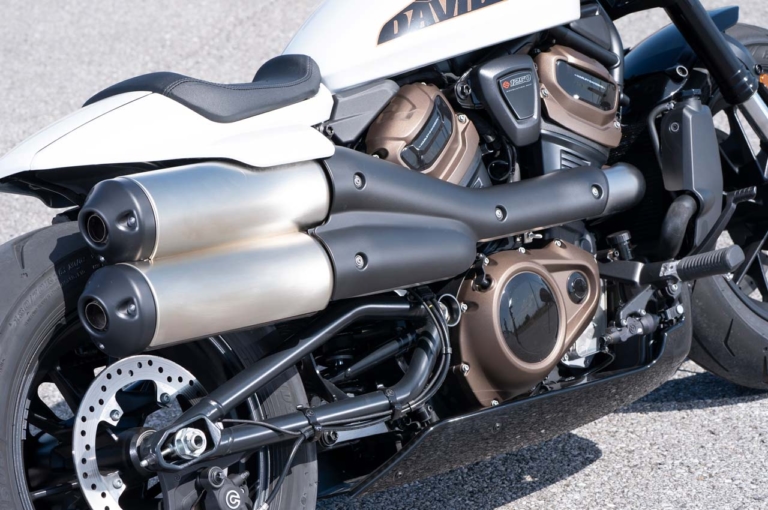 ハーレーダビッドソン スポーツスターS|エンジン|次世代型ハーレーの実力やいかに!? 新型水冷「スポーツスターS」試乗インプレッション〈車体チェック編〉