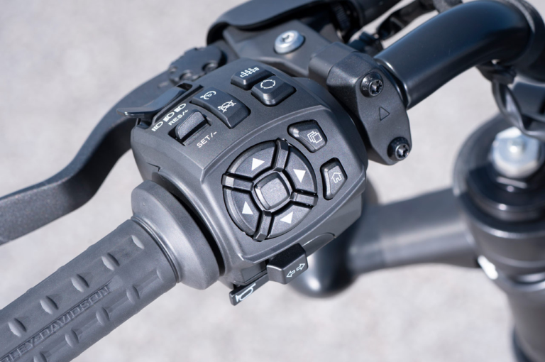 ハーレーダビッドソン スポーツスターS|スイッチボックス|次世代型ハーレーの実力やいかに!? 新型水冷「スポーツスターS」試乗インプレッション〈車体チェック編〉