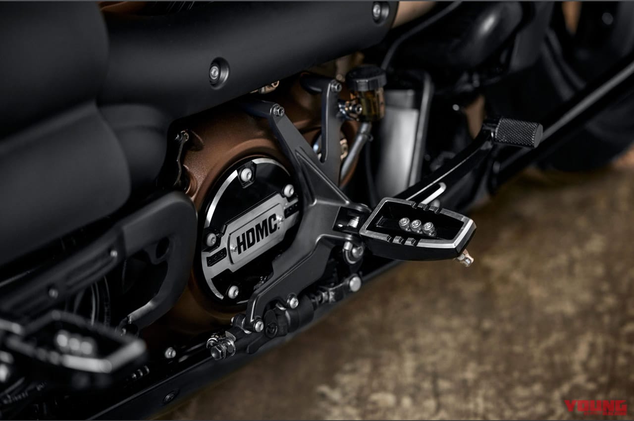 ハーレーダビッドソン スポーツスターS|ミッドコントロールキット|次世代型ハーレーの実力やいかに!? 新型水冷「スポーツスターS」試乗インプレッション〈車体チェック編〉