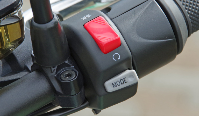 電動バイク|ゼロモーターサイクルズ DS|スイッチボックス|パワフルな電動デュアルパーパスバイク「ゼロモーターサイクルズDS」試乗インプレッション